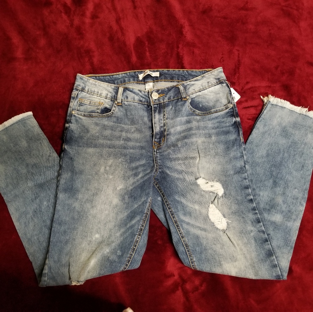 NEW Ripped Denim Jeans - Picture 6 of 6